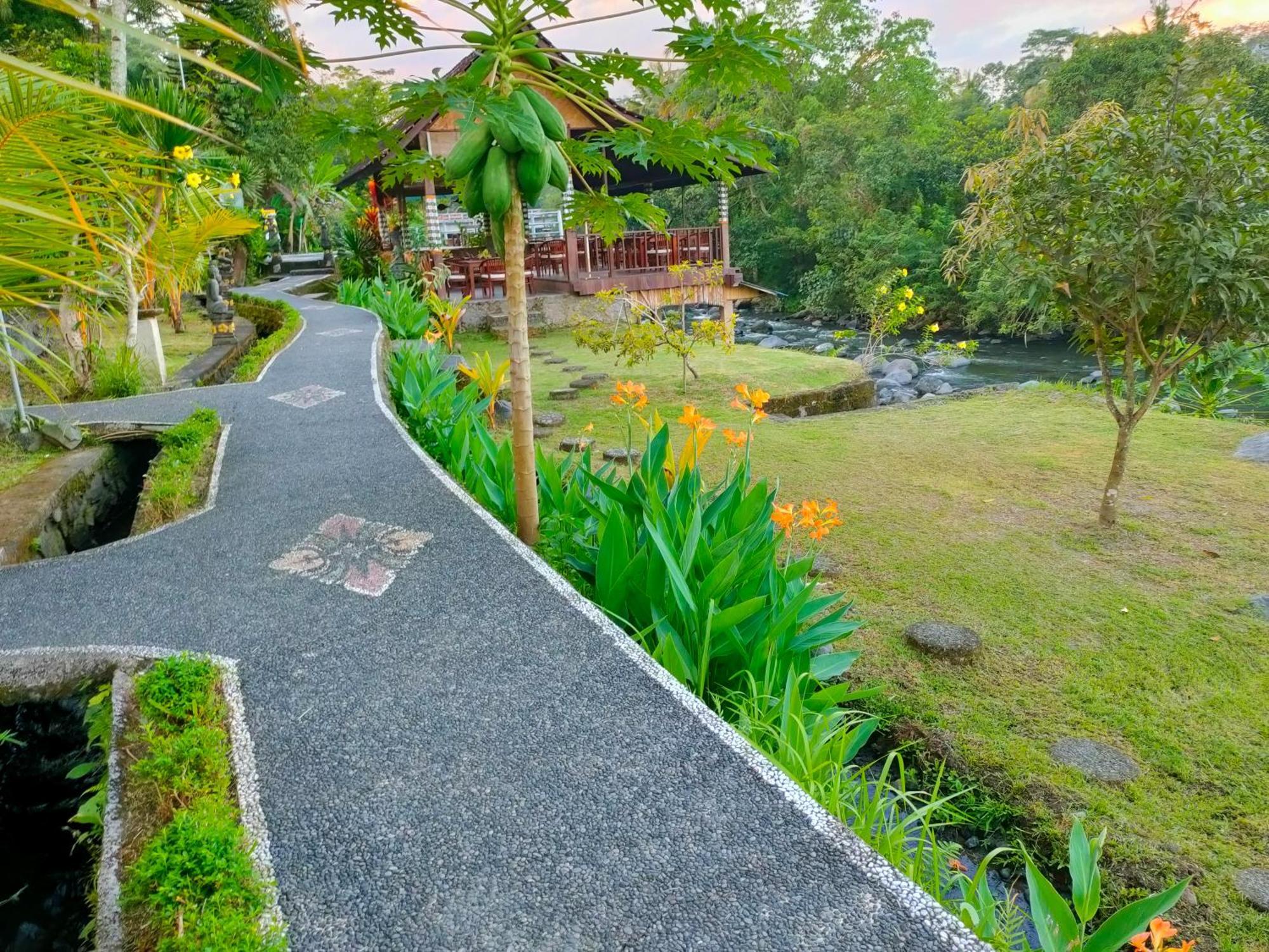 Villa Joglo Tepi Sungai Sidemen  Buitenkant foto