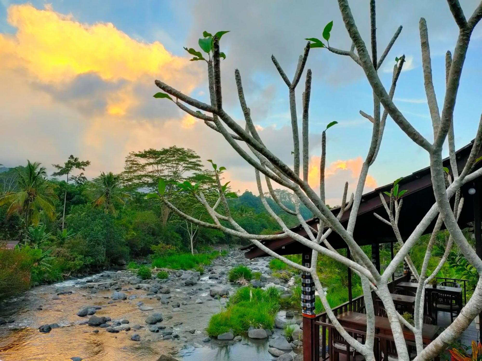 Villa Joglo Tepi Sungai Sidemen  Buitenkant foto