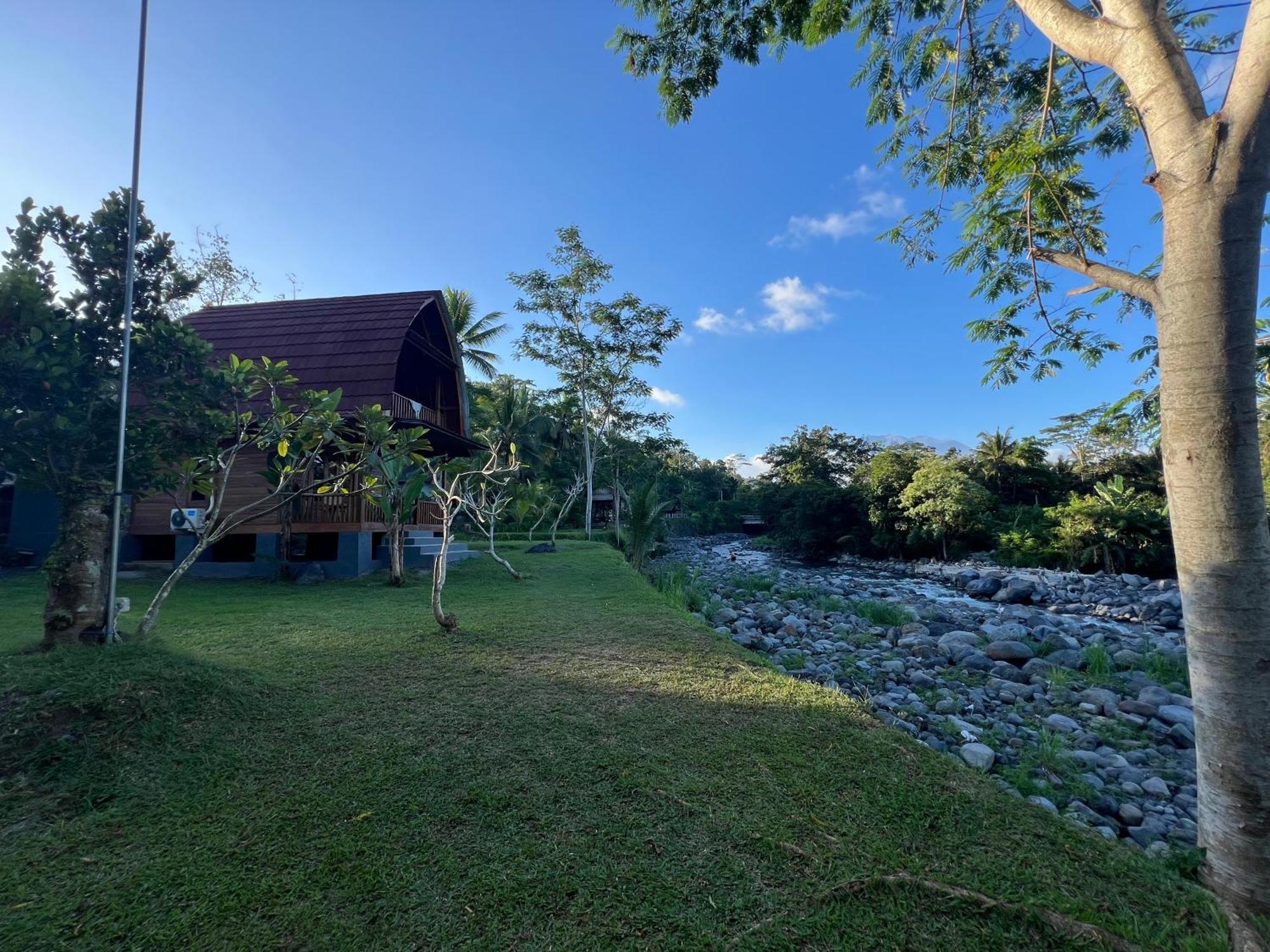 Villa Joglo Tepi Sungai Sidemen  Buitenkant foto