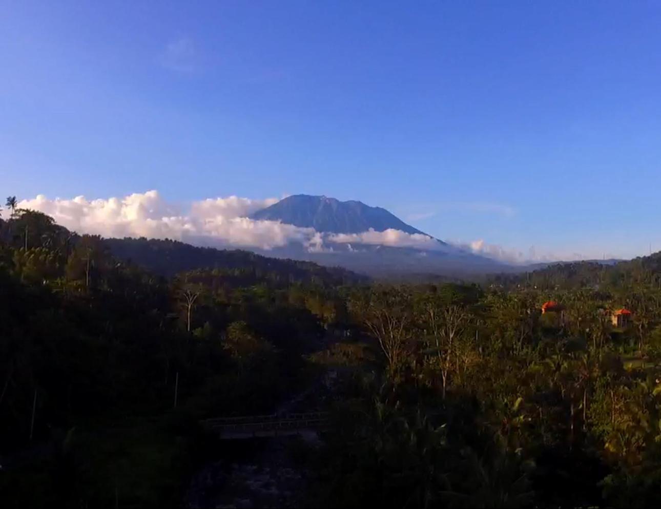 Villa Joglo Tepi Sungai Sidemen  Buitenkant foto