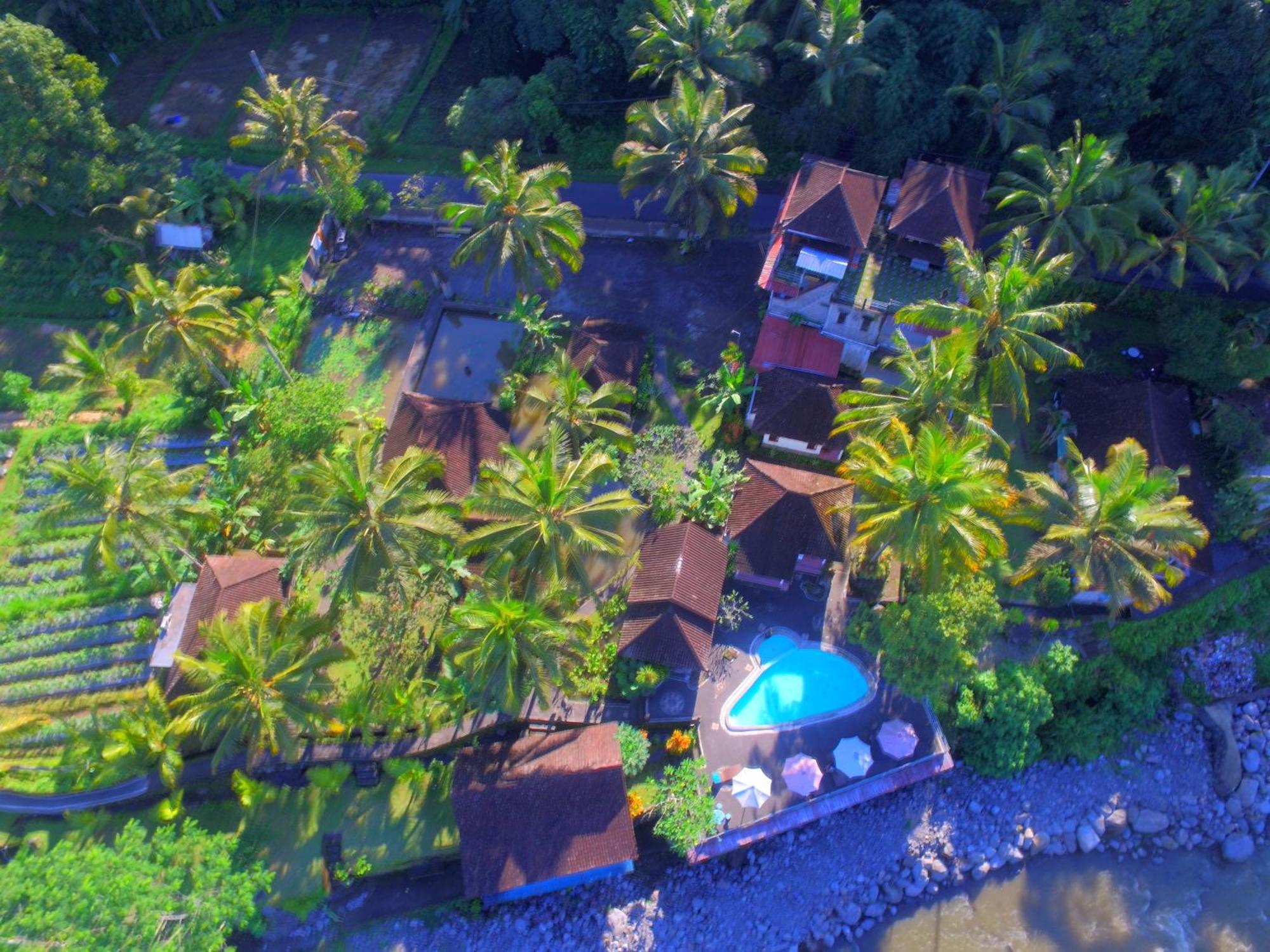 Villa Joglo Tepi Sungai Sidemen  Buitenkant foto