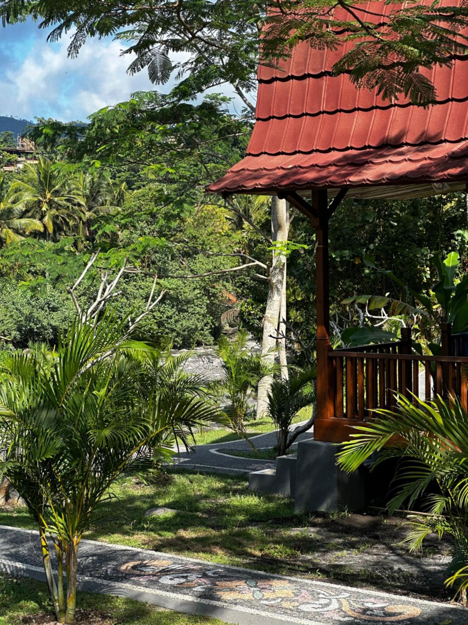 Villa Joglo Tepi Sungai Sidemen  Buitenkant foto