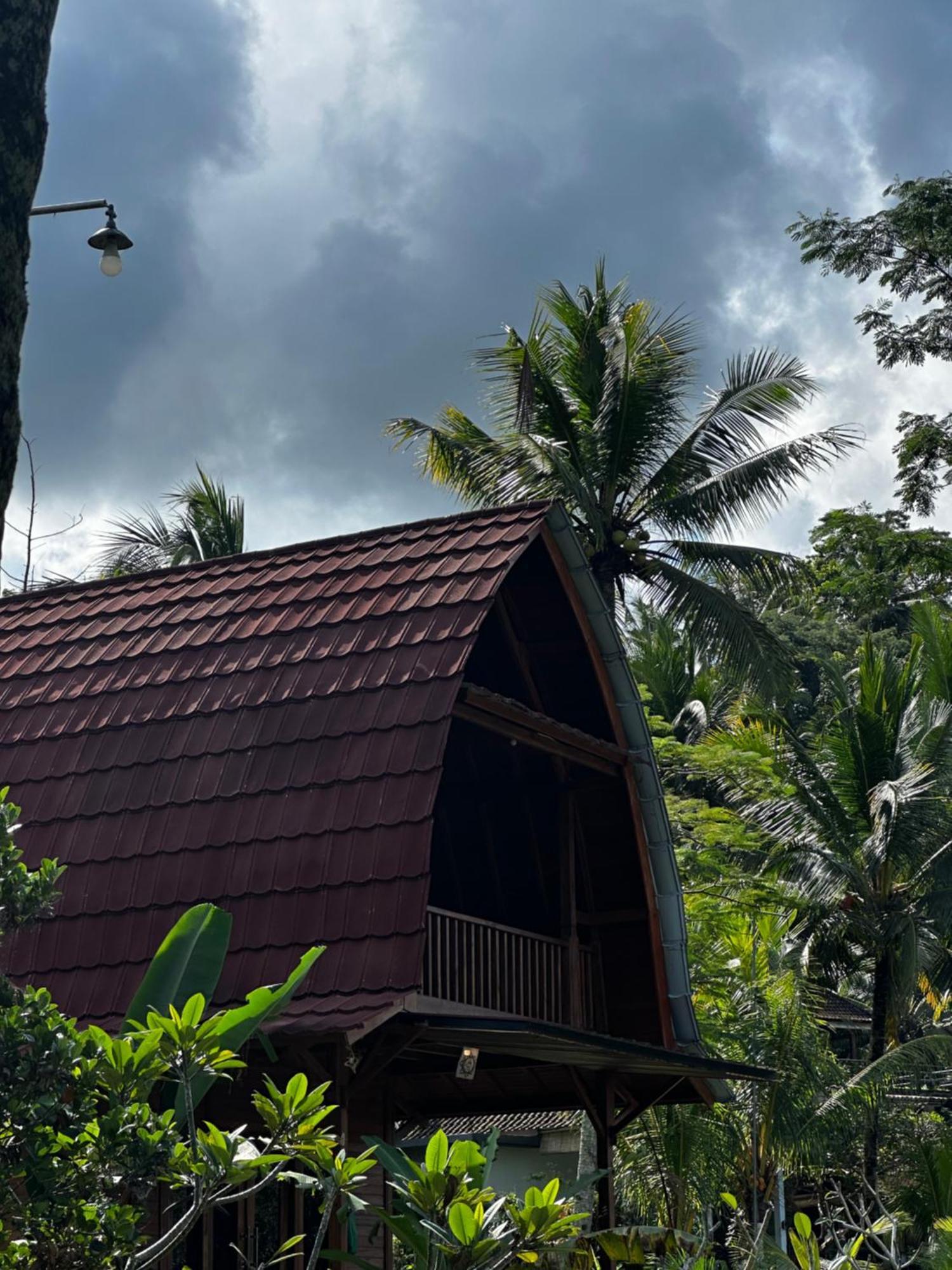 Villa Joglo Tepi Sungai Sidemen  Buitenkant foto