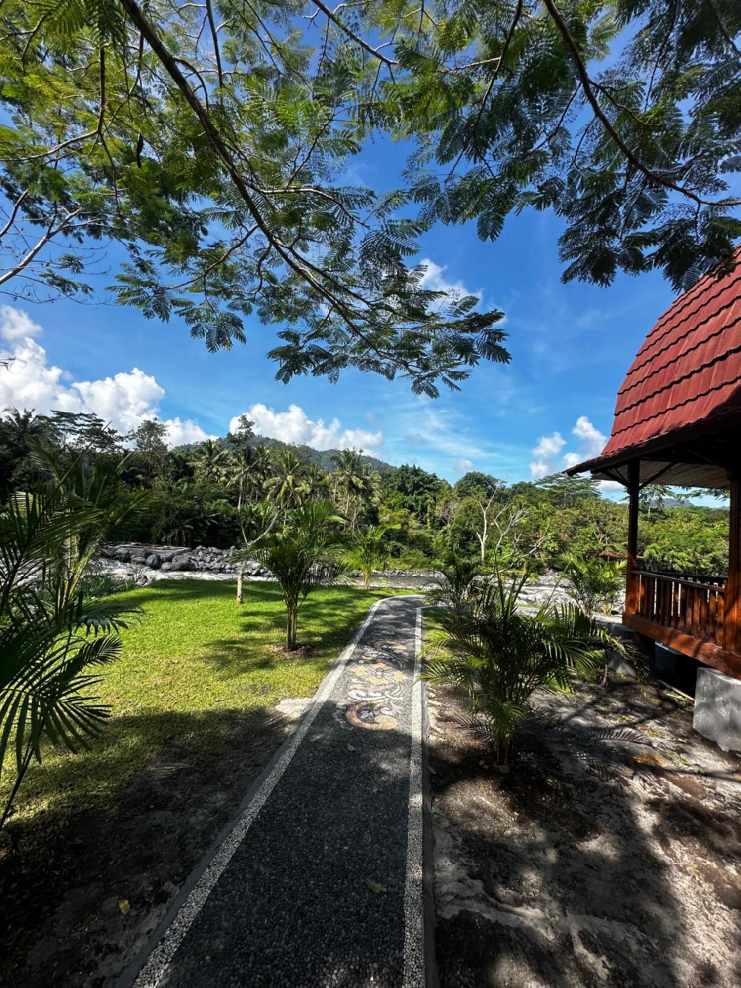Villa Joglo Tepi Sungai Sidemen  Buitenkant foto