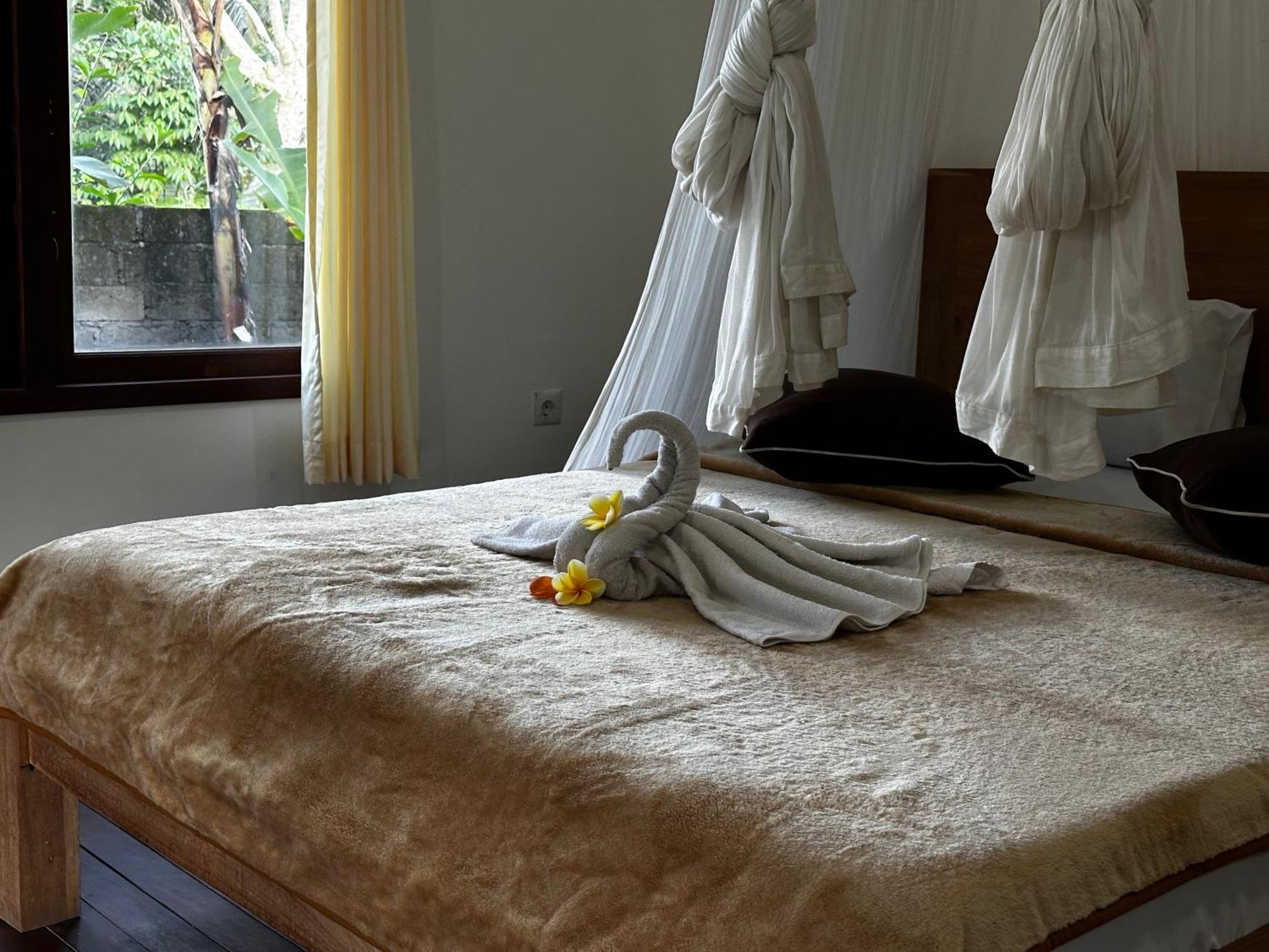 Villa Joglo Tepi Sungai Sidemen  Buitenkant foto