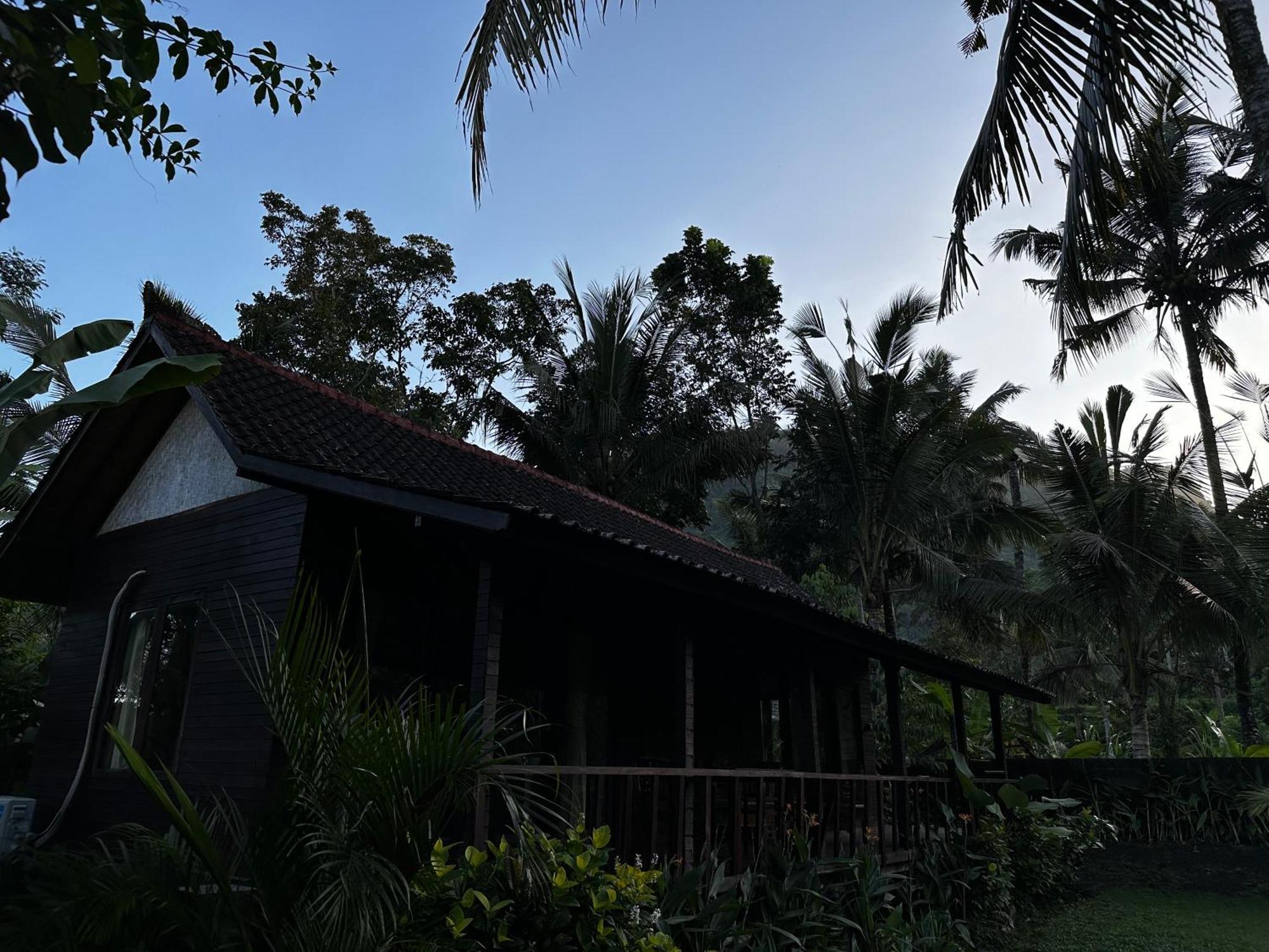 Villa Joglo Tepi Sungai Sidemen  Buitenkant foto