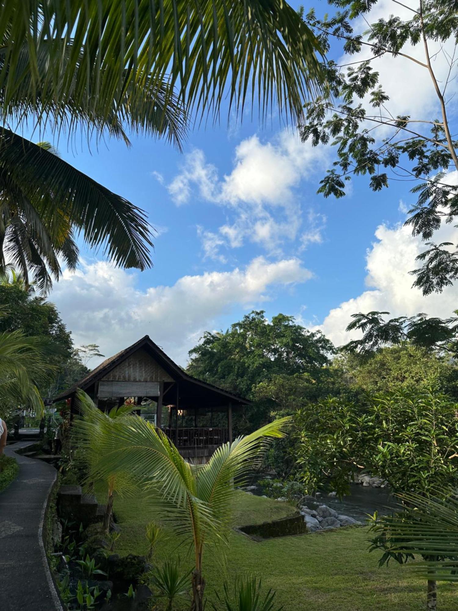 Villa Joglo Tepi Sungai Sidemen  Buitenkant foto
