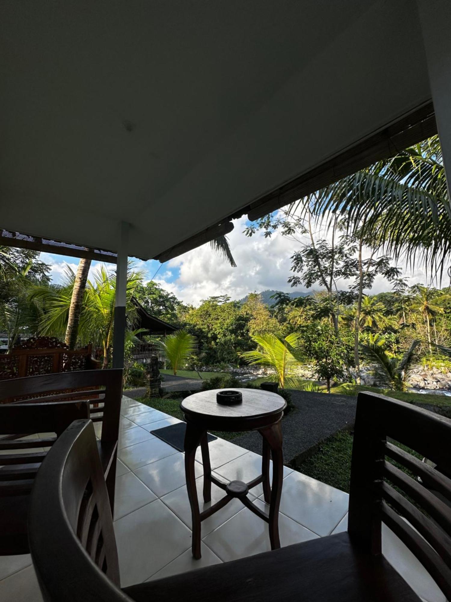 Villa Joglo Tepi Sungai Sidemen  Buitenkant foto