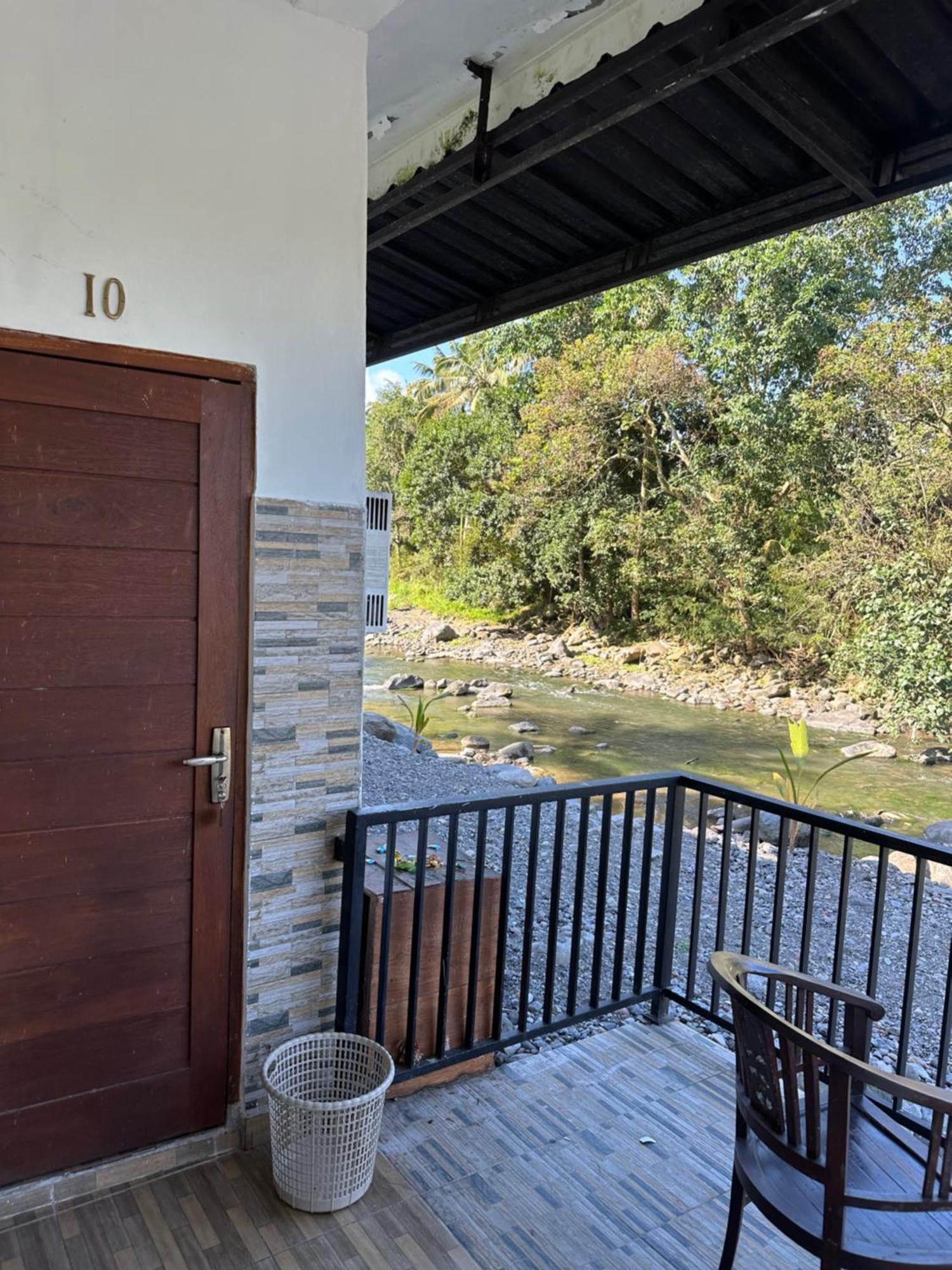 Villa Joglo Tepi Sungai Sidemen  Buitenkant foto