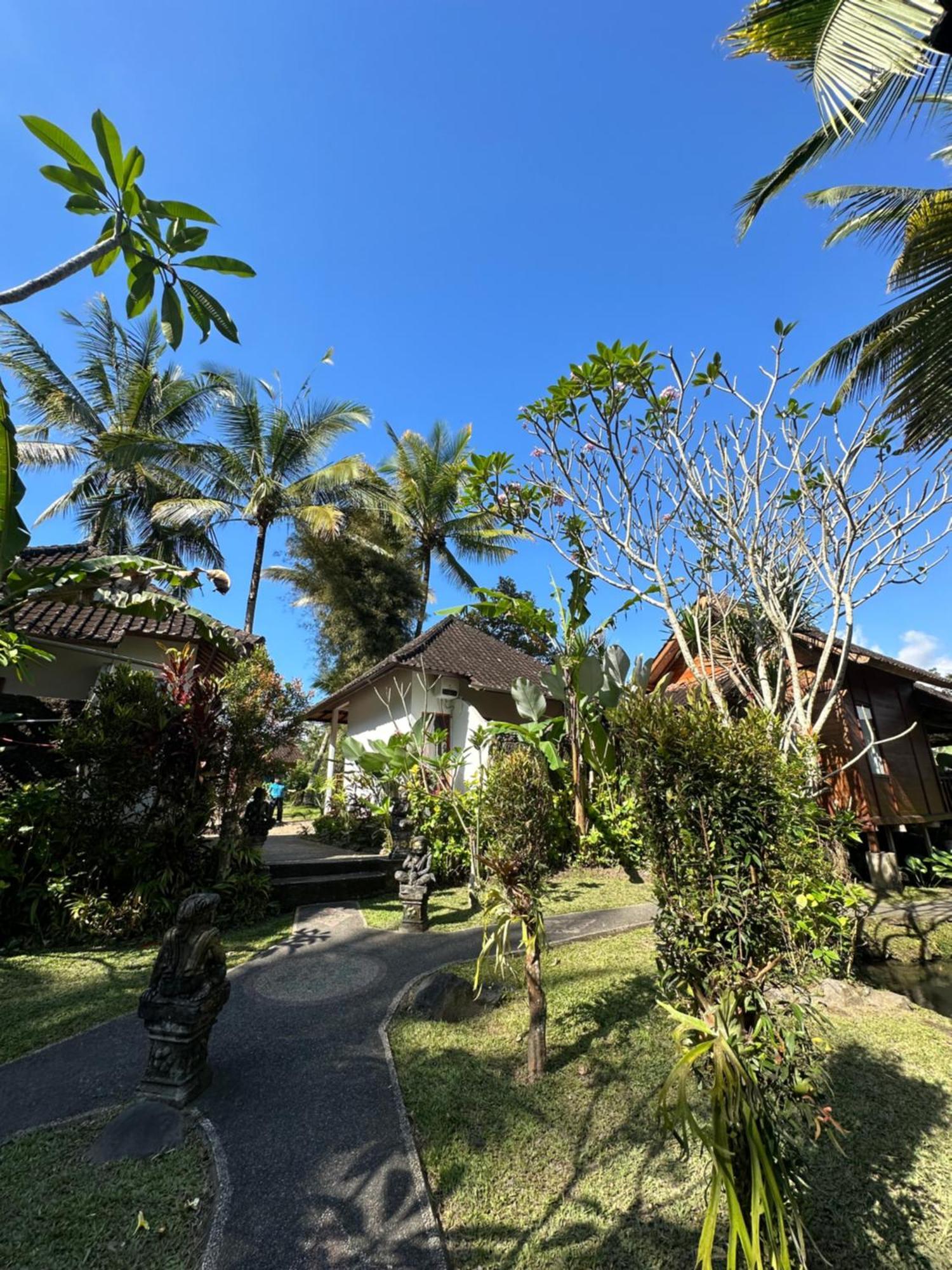 Villa Joglo Tepi Sungai Sidemen  Buitenkant foto